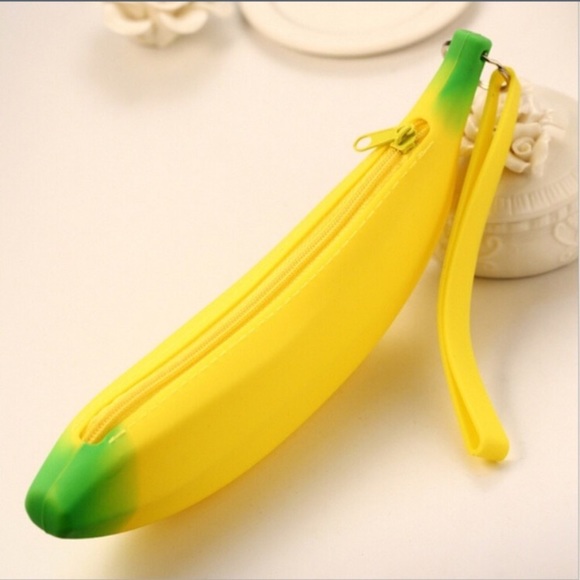 🍌 Last one!🍌 Super cute banana zipper pouch - Picture 2 of 8